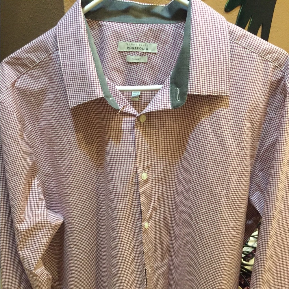 Men’s Perry Ellis Portfolio dress shirt.